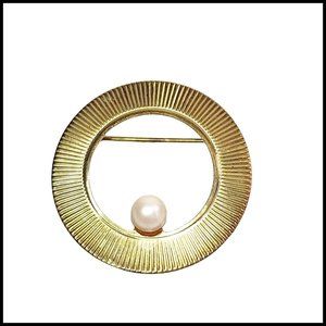 Vintage Gold Tone Circle Pin Brooch‎ with Faux Pearl  Center Brooch Pin
